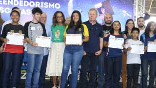 Estudantes municipais recebem certificado de empreendedorismo