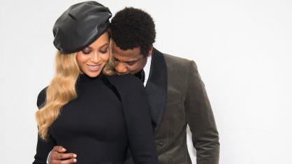 Treta: Jay-Z se irrita e tira celular de fã que filmava Beyoncé em festa