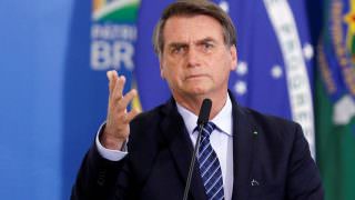 Bolsonaro diz que jornalista é uma 'raça em extinção'