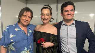 Moro posa com Roberto Carlos: ‘Dia de reverenciar o rei’