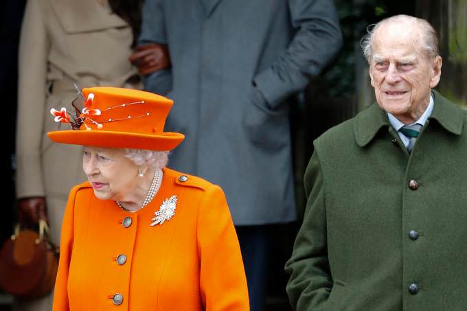 Rainha Elizabeth II e príncipe Philip recebem vacina contra o novo coronavírus