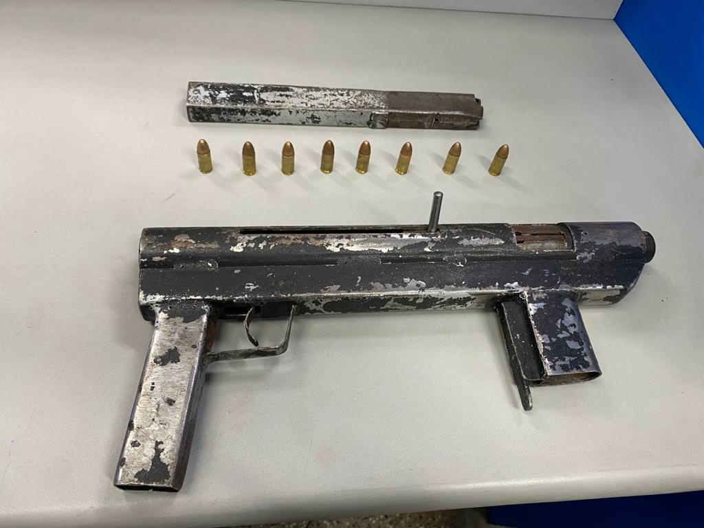 Dois homens são detidos por roubo e porte ilegal de arma de fogo