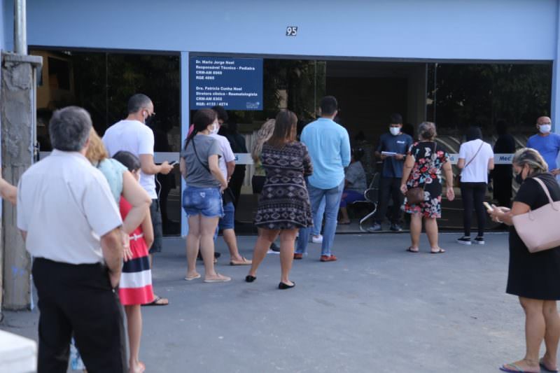 Sem vagas para covid-19, hospitais particulares pressionam rede pública em Manaus