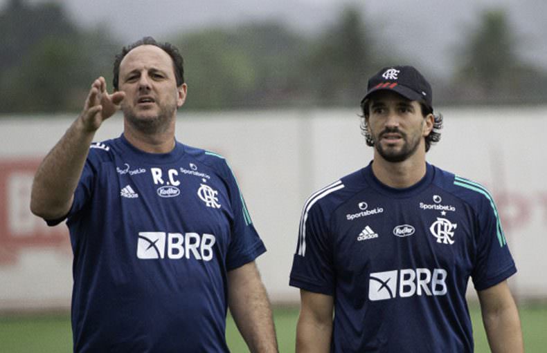 Flamengo divide opiniões ao discutir manutenção de Ceni