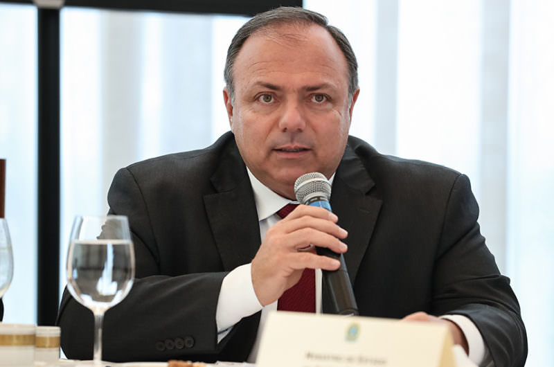 Bolsonaro quer garantir foro privilegiado a Pazuello antes de nomear novo ministro