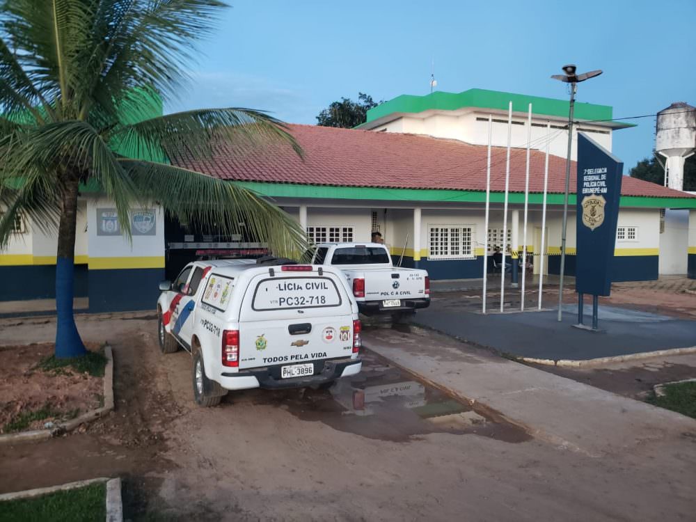 Mulher mata adolescente que era possível amante do seu marido 