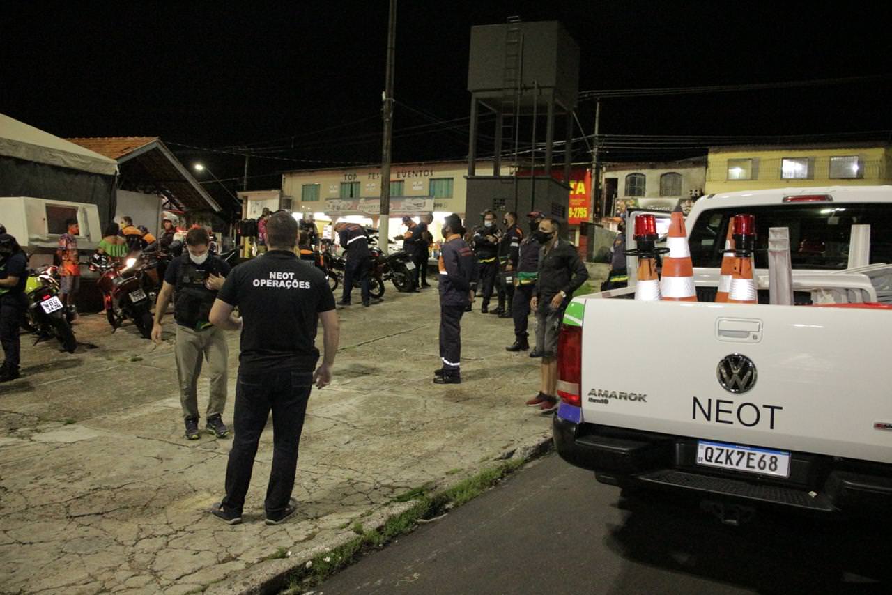 Festas clandestinas com mais de 80 pessoas são encerradas em Manaus