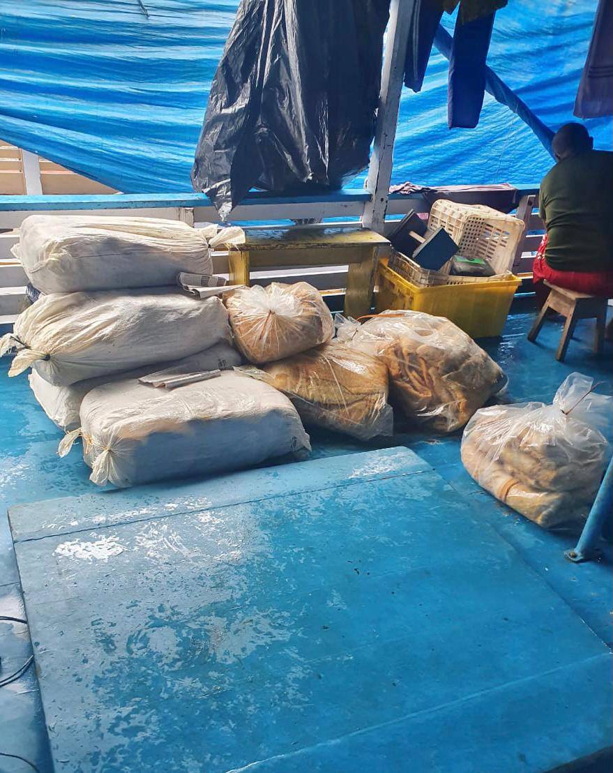 Cerca de 1,5 toneladas de pescado ilegal são apreendidas em barco no AM