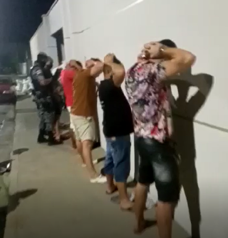 Dez pessoas são detidas por organizar festa clandestina no Santa Etelvina; veja vídeos