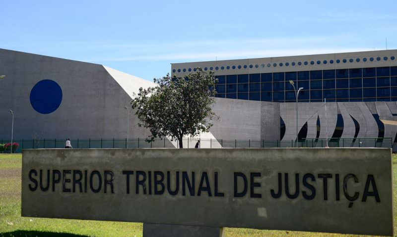 STJ nega retorno de dois brasileiros ao país por não realizarem testes de covid-19