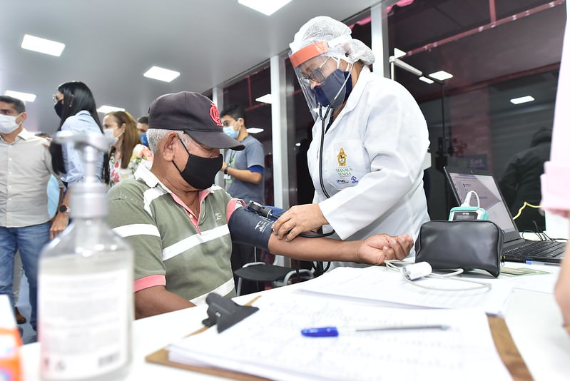 Prefeitura entrega UBSs Móveis para combate a covid-19 em Manaus