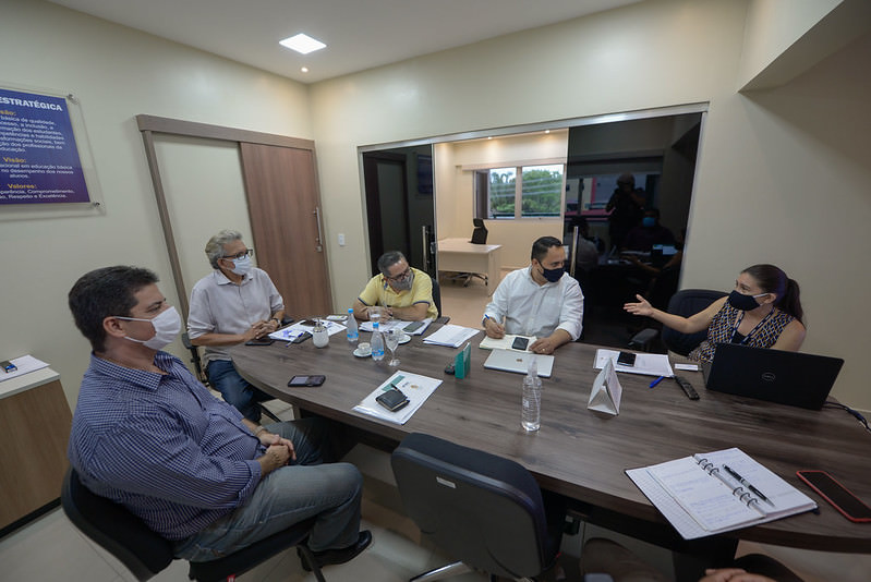 Pauderney alinhará nesta terça as estratégias para volta às aulas em Manaus