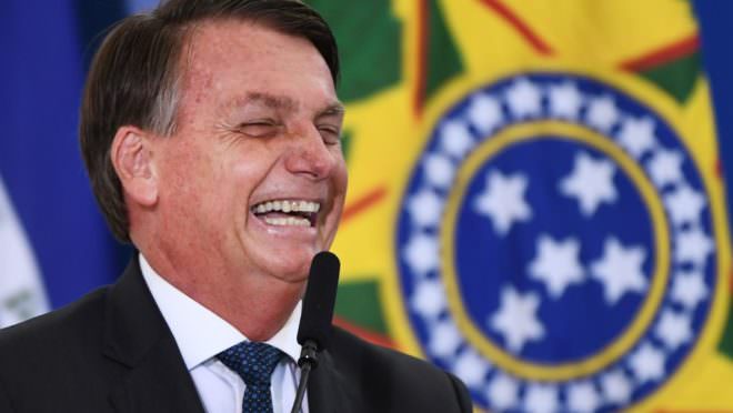 'Seja feliz, tudo acaba um dia', diz Bolsonaro em recado a Rodrigo Maia