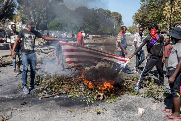Em meio a protestos, Haiti diz ter impedido golpe contra o presidente