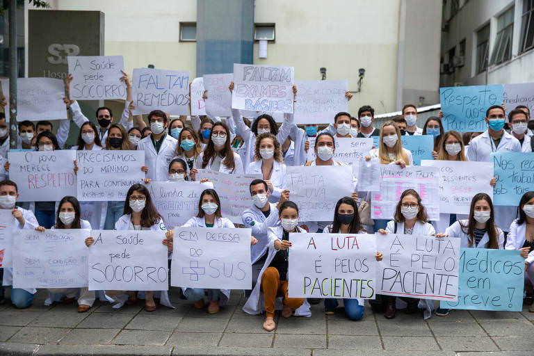 Em greve, médicos do Hospital São Paulo protestam contra falta de remédios