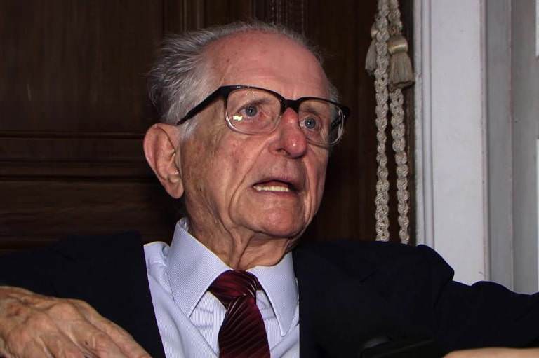 Ex-ministro de Sarney e ex-governador da Bahia, Roberto Santos morre aos 94