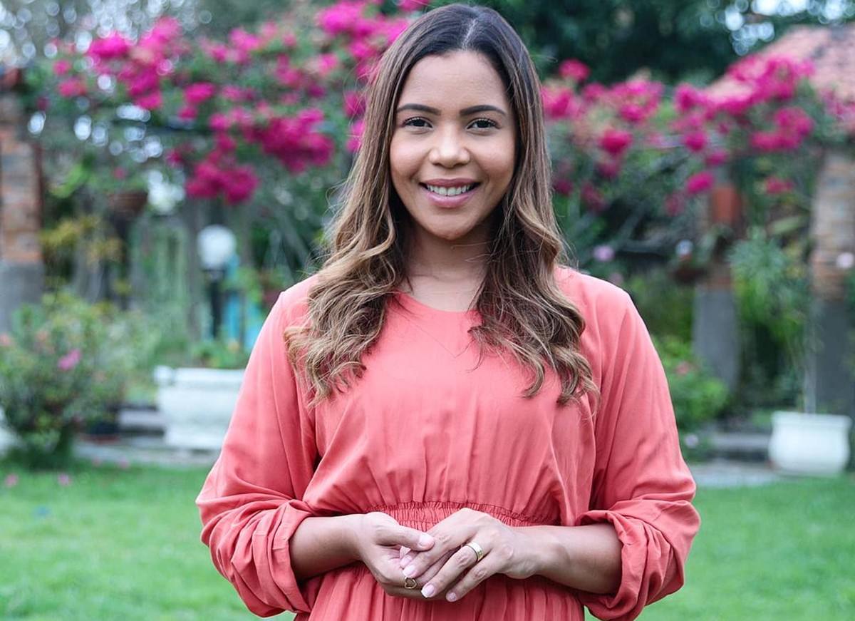 Cantora Amanda Wanessa é transferida para UTI especial um mês após acidente