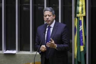 Primeiro ato de Lira acende alerta para autoritarismo e deputados cobram diálogo