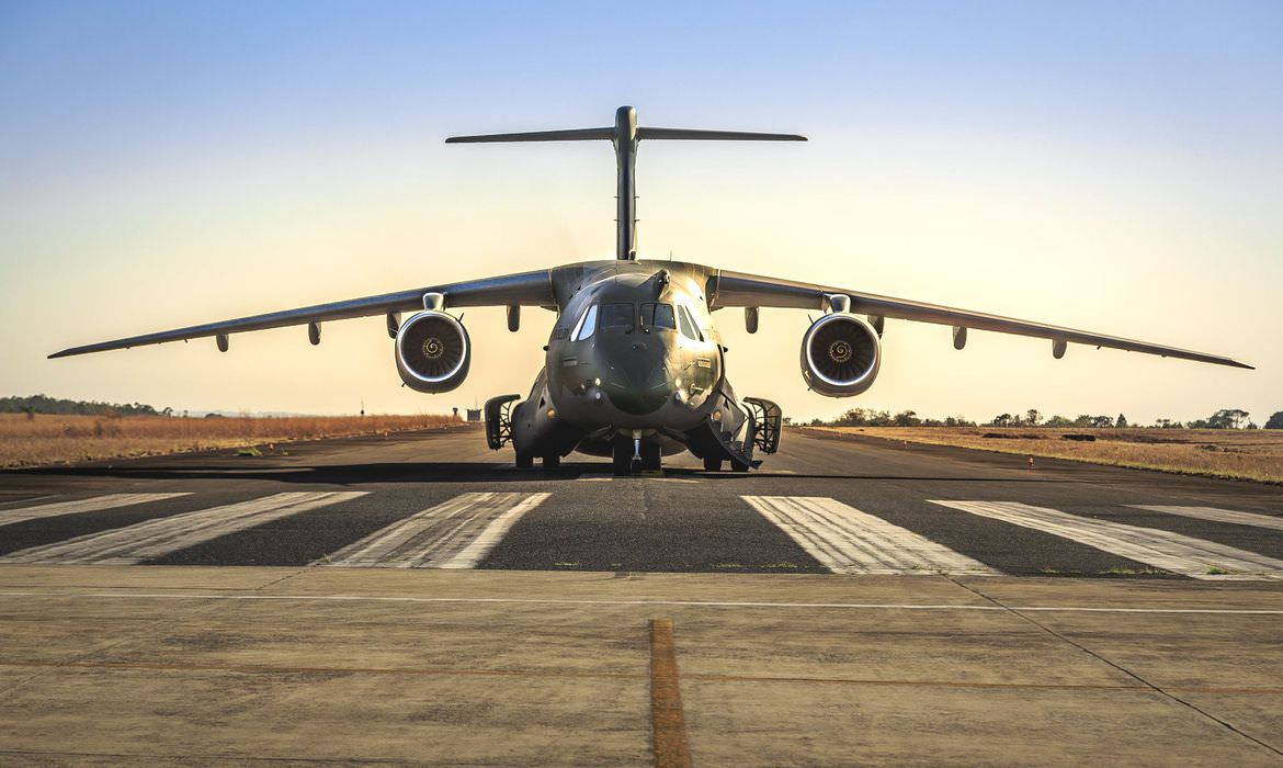 PF faz operação para combater tráfico internacional de drogas em aviões da FAB