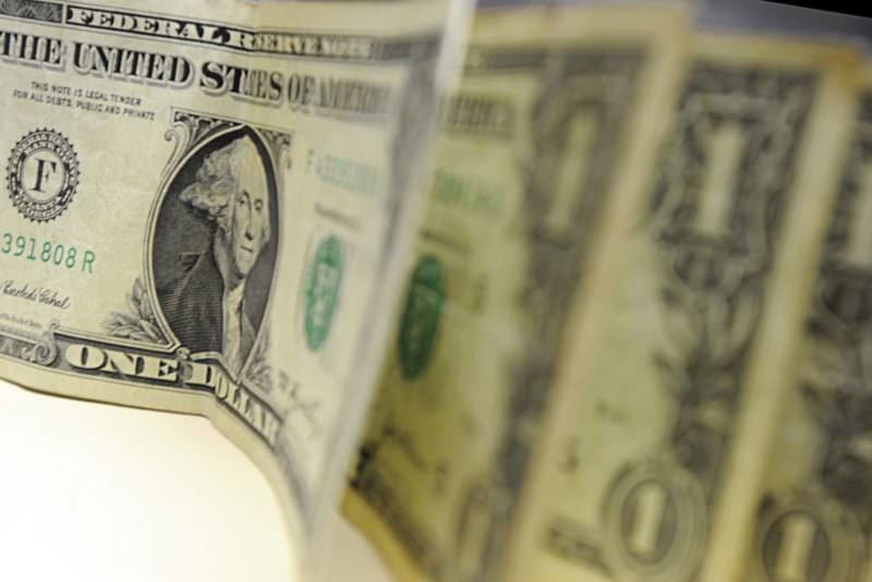 Dólar e juros futuros têm alta após Bolsonaro falar sobre preço de combustíveis