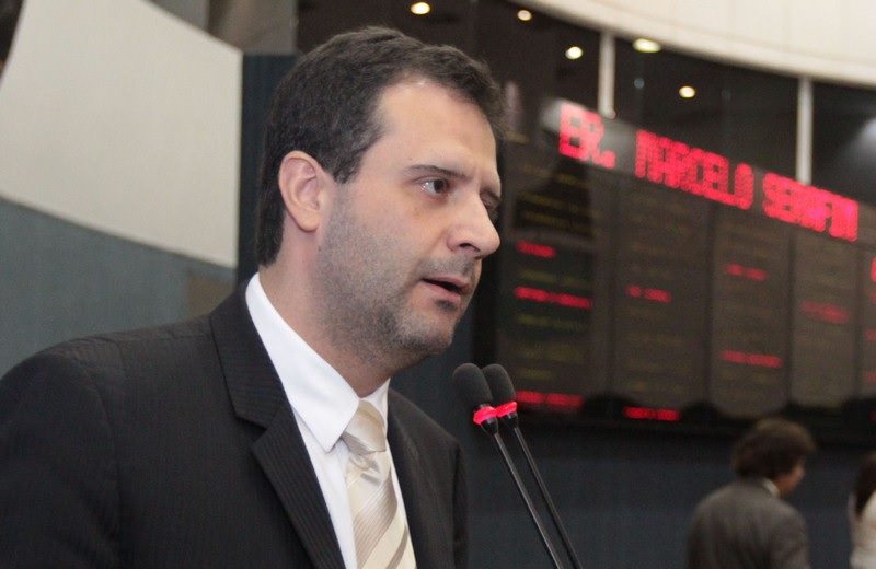 Marcelo Serafim e Clínica vão a juízo após denúncia de fura-fila em vacinação contra covid-19
