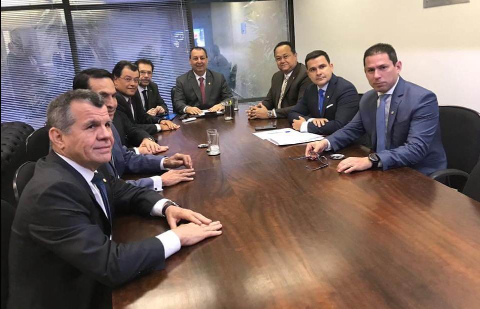 Maioria dos parlamentares do AM votará para presidente da Câmara e Senado pela sobrevivência em 2022