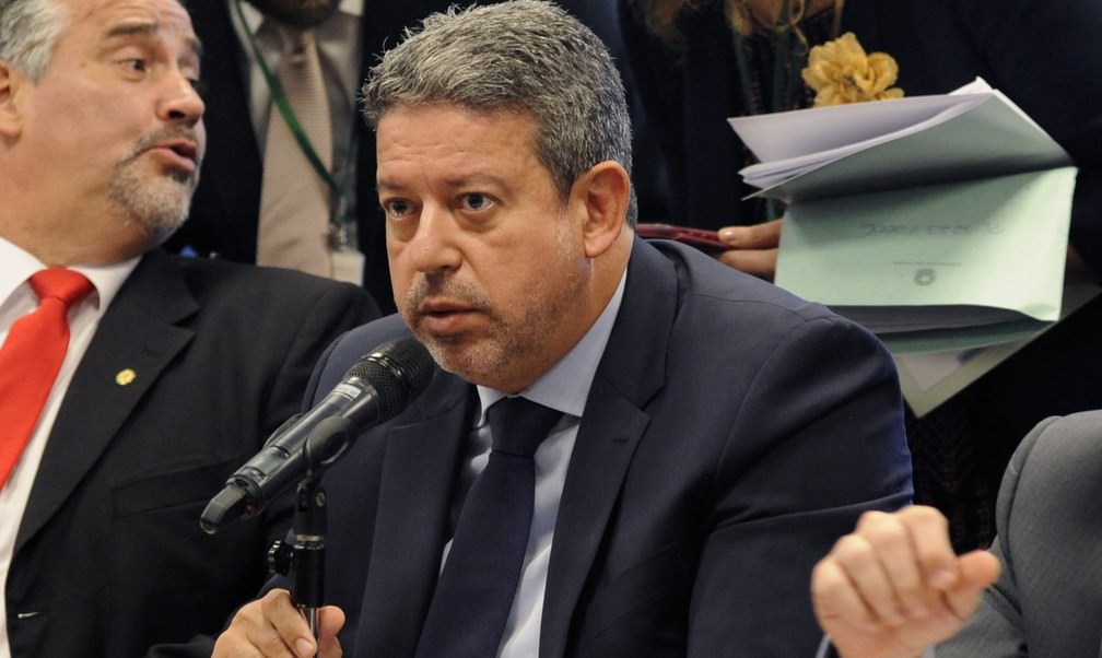 Presidente da Câmara, Arthur Lira vai exonerar cerca de 500 cargos comissionados