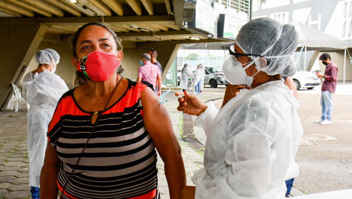 Manaus coloca Amazonas em 2º lugar no ranking nacional de vacinação