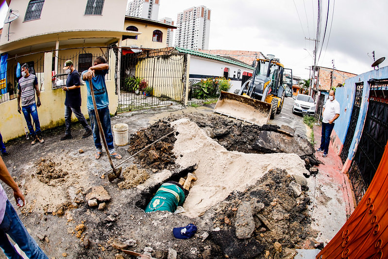 Mais de 30 bairros de Manaus recebem obras emergenciais da prefeitura