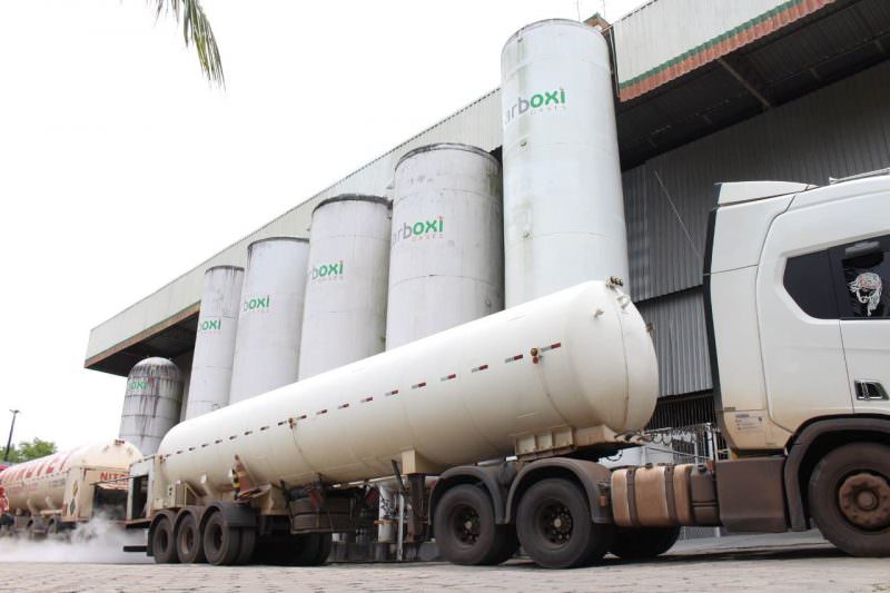 Caminhões com 60 mil m³ de oxigênio chegam a Manaus para abastecer hospitais