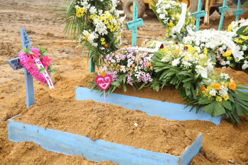 Manaus tem mais de 70 sepultamentos realizados neste domingo