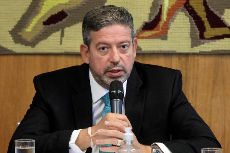 Lira diz que auxílio emergencial de R$ 200 ou R$ 300 fará diferença para carentes