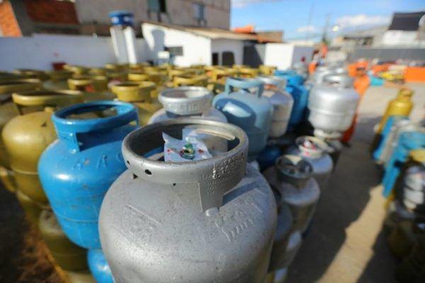 Distribuidoras de gás são notificadas por preços abusivos em Manaus