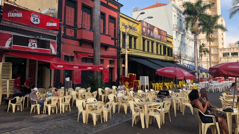 Donos de bares e restaurantes de Manaus anunciam demissões em massa