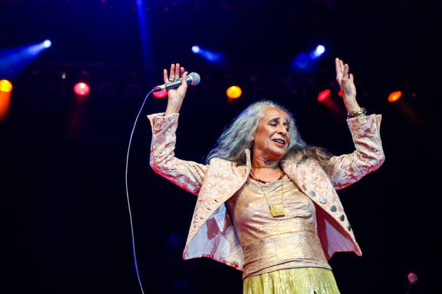 Maria Bethânia prepara sua primeira live sem fingir que tudo está normal agora
