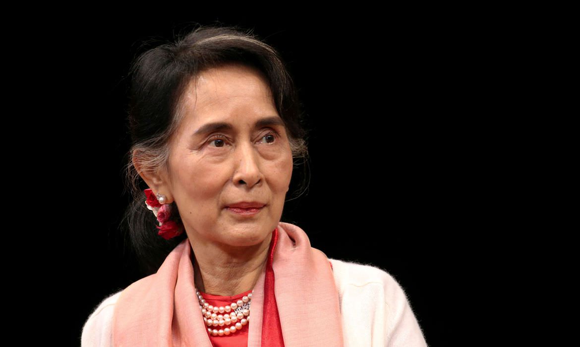 Exército de Myanmar detém chefe do governo e declara emergência