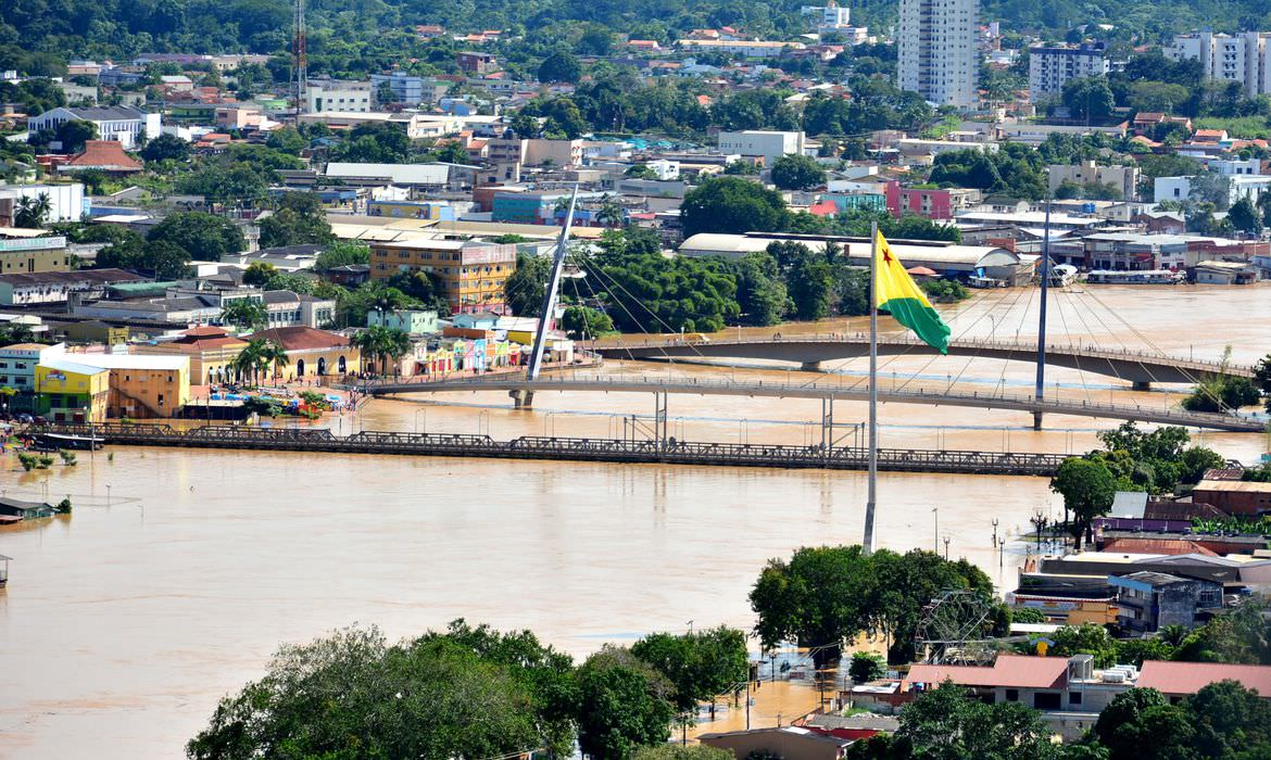 Temendo colapso na saúde, Acre decreta bandeira vermelha