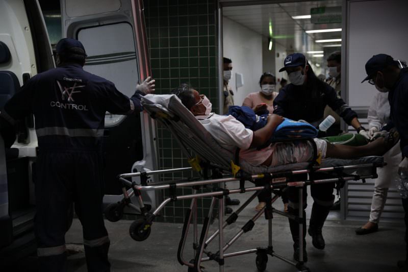 Rio de Janeiro recebe mais 17 pacientes com covid-19 transferidos do Amazonas