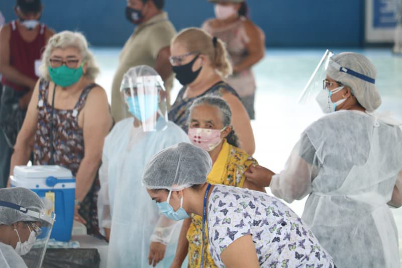 Amazonas passa a ser o estado que mais vacinou contra covid-19