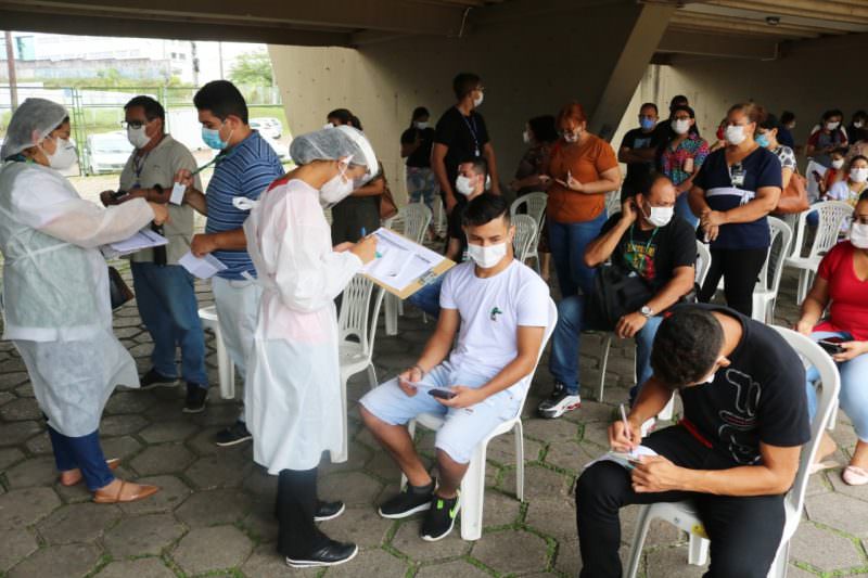 Covid-19: profissionais de saúde ganham mais um posto de vacinação em Escola de Enfermagem