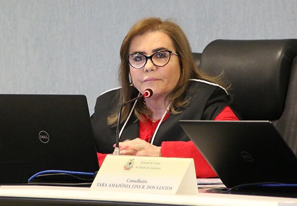 Yara Lins pede ao governo que vacinação contra covid-19 ocorra todos os dias no AM