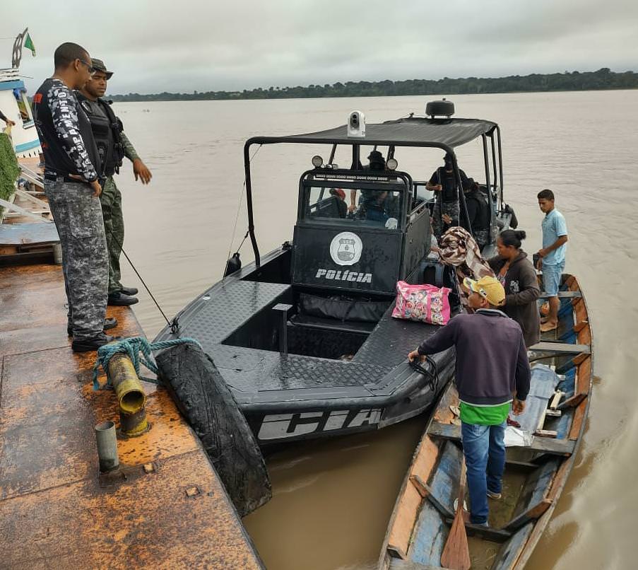 Mulher em trabalho de parto é socorrida por policiais em Coari