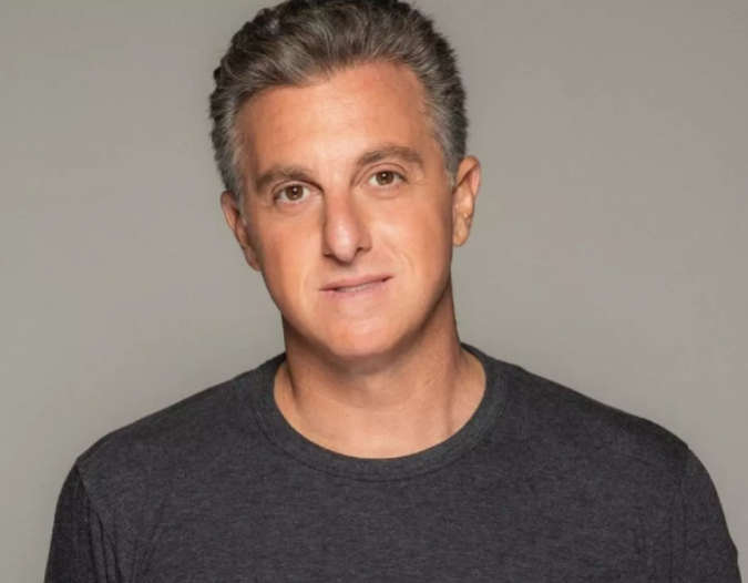 Luciano Huck assume postura de candidato a presidente e doa usina de oxigênio para o AM