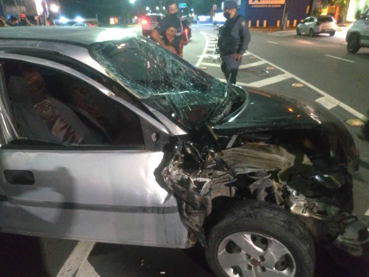 Paciente do Cecon colide com caminhão da prefeitura na Avenida Efigênio Salles