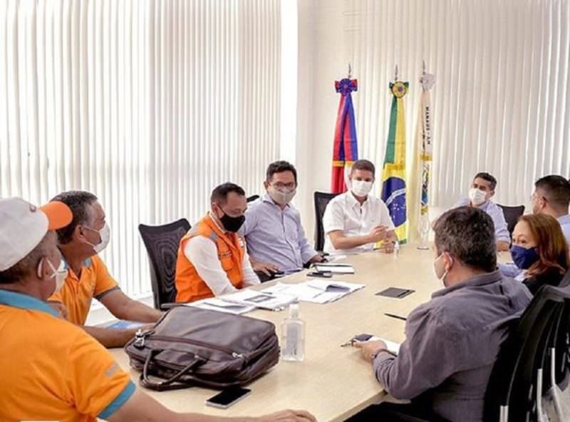 David Almeida se reúne com secretários para definir ações contra a cheia em Manaus