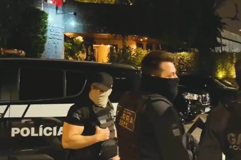 Em SP, polícia fecha casa noturna Bahamas e encerra festa em tabacaria