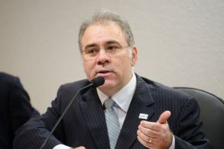 Queiroga anuncia intenção de antecipar vacinas da Covax para o Brasil