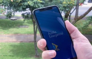 Auxílio emergencial poderá ficar para abril, diz Paulo  Guedes