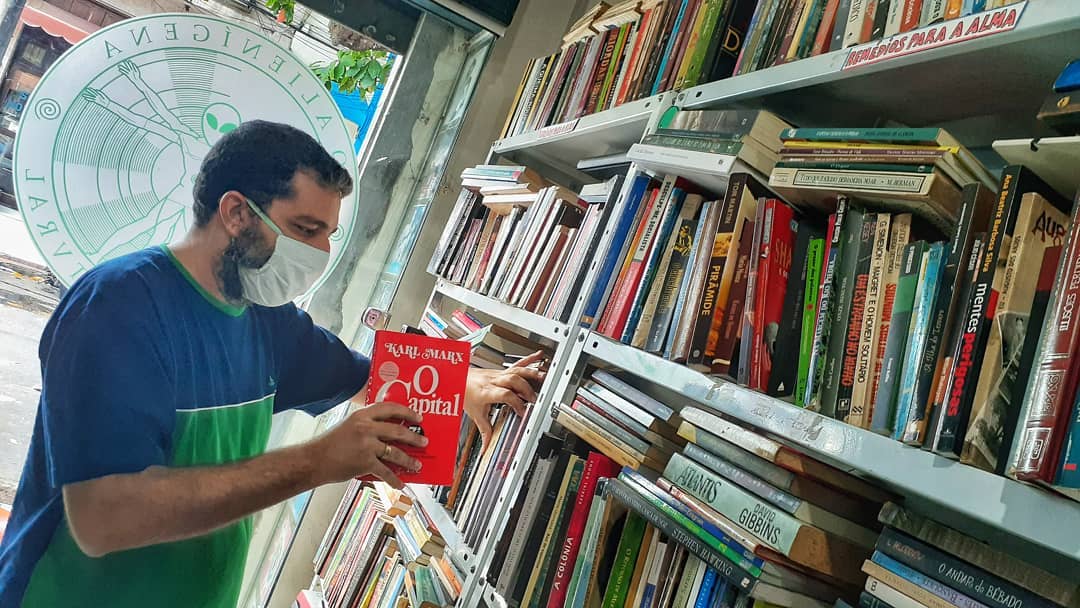 Para sobreviver à pandemia, Sebos de Manaus focam no comércio on-line