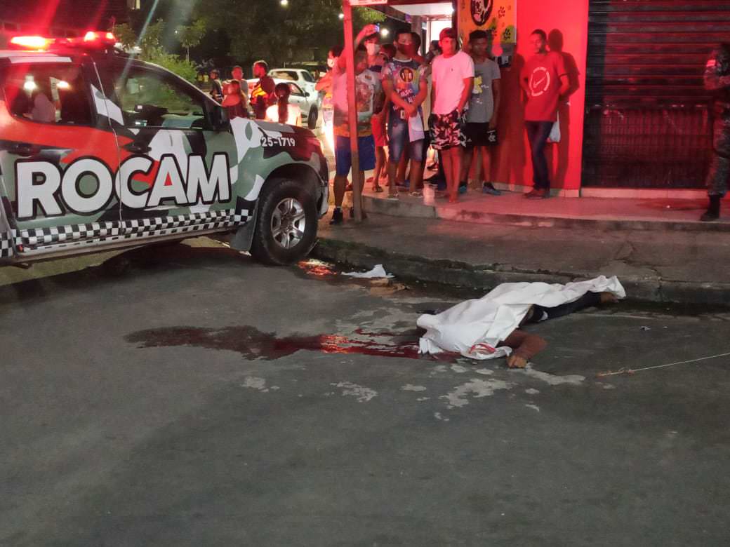 'Justiceiro' percebe ação de assaltantes no Nova Cidade e reage a tiros; dois morrem
